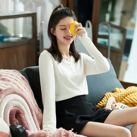 唐狮白色V领长袖T恤女春秋季新款设计感上衣黑色内搭显瘦打底衫女图片