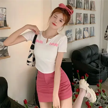 V领锁骨正肩短袖T恤女夏季2024新款复古修身显瘦字母印花短款上衣商品大图