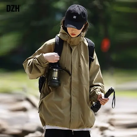 卡其色情侣冲锋衣男外套春秋款潮牌户外夹克宽松休闲男装2023新款商品大图
