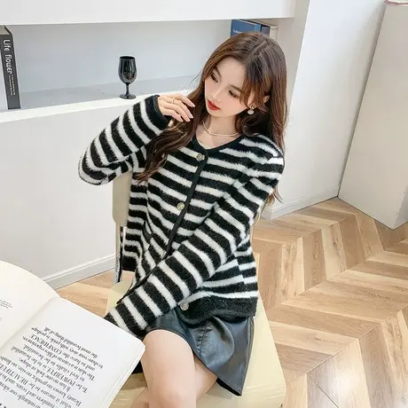 23年冬新款简约温柔甜美千金风上衣图片