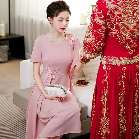 结婚年轻大牌女方妈妈婚宴装晚礼服平时可穿喜婆婆婚礼粉色连衣裙图片