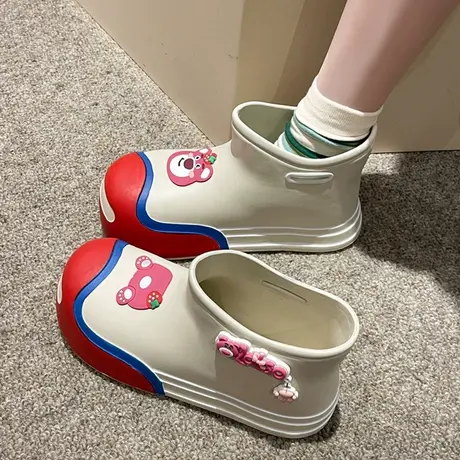 厚底短靴女2023年夏季新款学生可爱草莓小熊雨鞋户外防滑防水雨靴图片