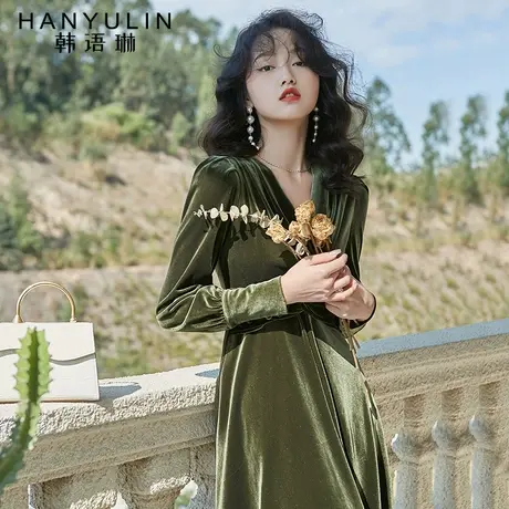 韩语琳2022法式名媛复古收腰交叉V领别致丝绒连衣裙女年会绿战袍图片