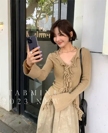 2023早秋新款韩版修身显瘦百搭气质V领木耳边喇叭袖针织衫女上衣商品大图