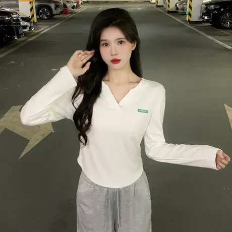 唐狮2024新款V领白色内搭打底衫女秋冬甜辣短款上衣超好看小衫1.4商品大图