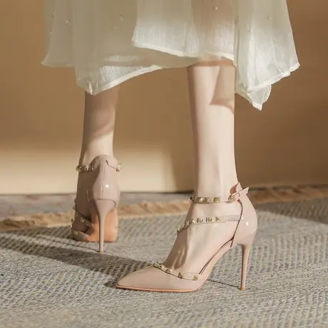 铆钉单鞋女中空2024夏季新款一字扣带尖头凉鞋性感包头细跟高跟鞋图片