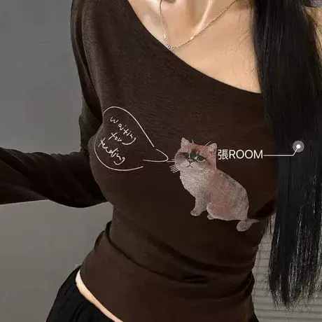 2025秋季新款时尚长袖百搭显瘦斜肩小猫卡通印花修身T恤女上衣潮图片