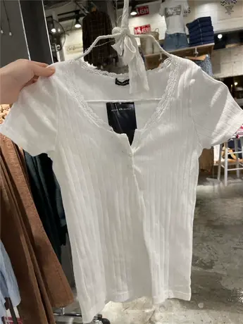 2022夏季新款孔眼辣妹上衣女bm风蕾丝花边短袖t恤超火百搭上衣潮图片