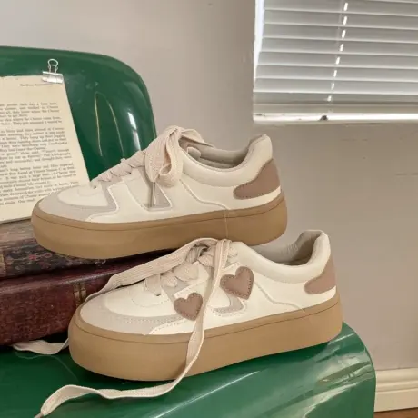 Betoo 小白鞋女春秋2022年新鞋子潮ins百搭爆爱心小众设计感板鞋商品大图