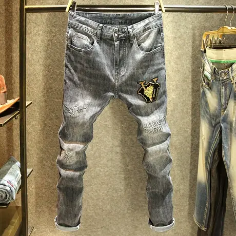 2024新款高端烫印男士牛仔裤黑灰色修身小脚裤时尚潮牌刺绣裤子男图片