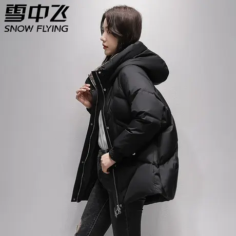 雪中飞2023秋冬新款女短款休闲连帽时尚百搭加厚保暖羽绒服外套图片