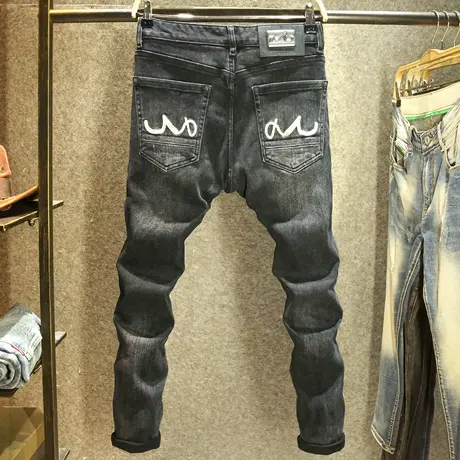 弹力显瘦牛仔裤男士秋冬款修身小脚裤潮流百搭磨砂灰潮牌刺绣长裤图片