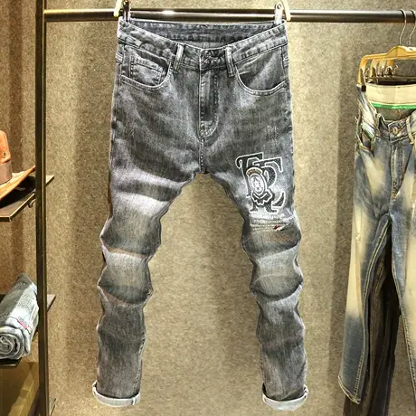 欧洲站高端轻奢牛仔裤男士潮流百搭修身小脚裤时尚百搭刺绣裤子男图片