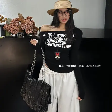 字母印花大领口露肩打底衫女秋冬修身显瘦磨毛长袖t恤2025新款潮图片
