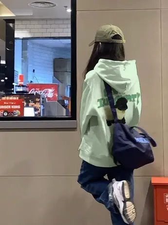 连帽卫衣外套女2023新款春秋美式复古小众设计感宽松港风chic上衣图片