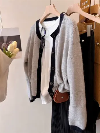 气质拿捏 韩货高品撞色边软糯亲肤黑扣羊绒开衫叠穿毛衣 外套女商品大图