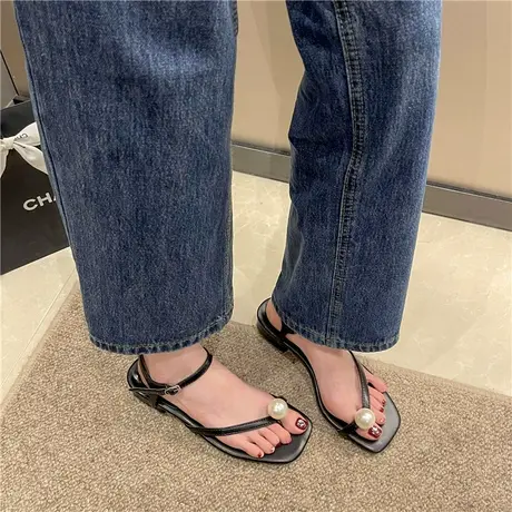 法式方头珍珠一字扣带粗跟凉鞋女2023年夏季新款仙女风夹趾罗马鞋商品大图