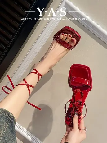 夏季新款露趾方头银色漆皮交叉绑带粗跟水晶凉鞋女性感中空高跟鞋图片