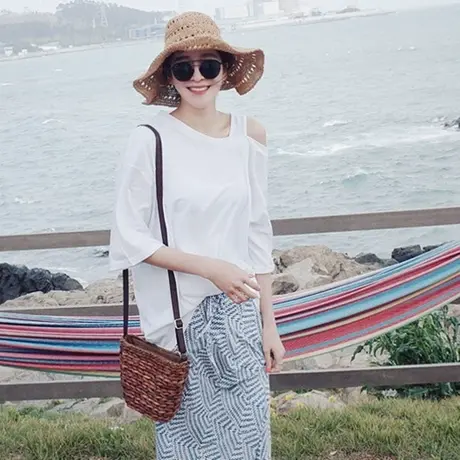 韩版chic小心机斜肩露肩上衣夏季新款宽松大码短袖t恤女棉打底衫图片