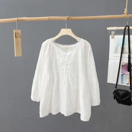 早春新款法式系带花边圆领白衬衫女气质上衣宽松套头娃娃衫女装棉图片
