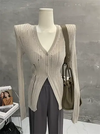 凹造型～垫肩V领镂空纯色针织衫修身显瘦百搭长袖单排扣破洞毛衣图片