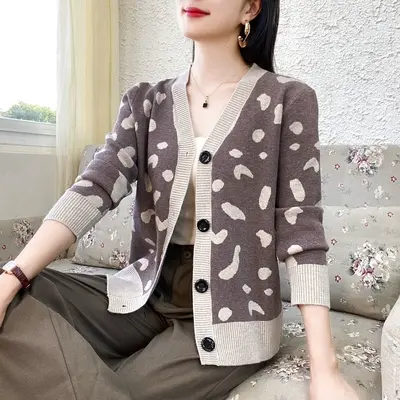 秋装女2023新款小个子v领毛衣针织开衫外套女春秋长袖短款外搭女图片