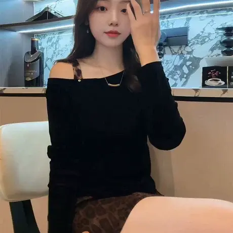 秋季穿搭斜肩露肩长袖t恤女2025新款今年流行高级感chic别致上衣商品大图