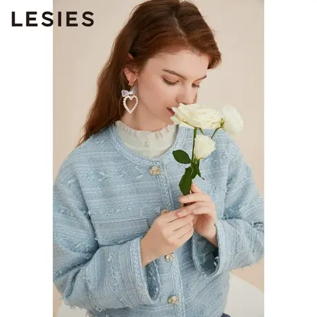 蓝色倾情2022冬季女装 浅蓝色圆领织带装饰气质长袖短外套图片