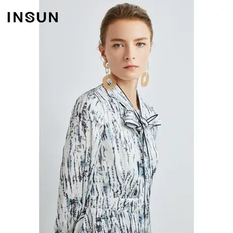 INSUN恩裳线上专选秋季飘带印花A字连衣裙图片