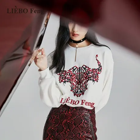 裂帛LIEBOFeng2023春季新款商场同款国风宽松休闲刺绣套头卫衣图片