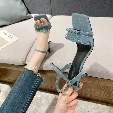 时尚牛仔高跟鞋女2024年夏季新款气质百搭方头露趾一字带细跟凉鞋图片