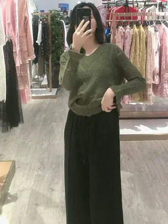 季候风春季通勤拼接宽松套头镂空V领慵懒风纯色毛衣女0050TA303图片