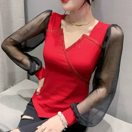 时尚网纱拼接T恤女长袖性感V领烫钻打底衫ins不规则下摆紧身上衣图片