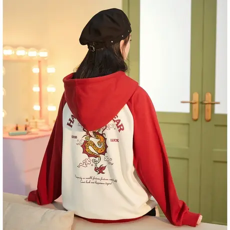 唐狮新款女红色连帽开衫插肩袖撞色卫衣本命龙年加绒开衫外套商品大图
