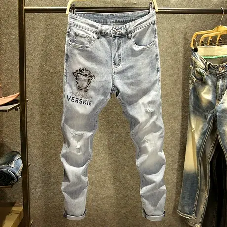 2025年新款裤子男牛仔裤韩版修身小脚裤浅蓝色刺绣烫钻工艺弹力裤商品大图