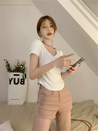 纯欲风V领心机小众设计感短袖正肩T恤女夏季短款纯色修身百搭上衣图片