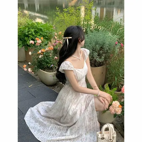 韩语琳 法式碎花气质长裙女2025新款夏巨好看独特漂亮掐腰连衣裙图片