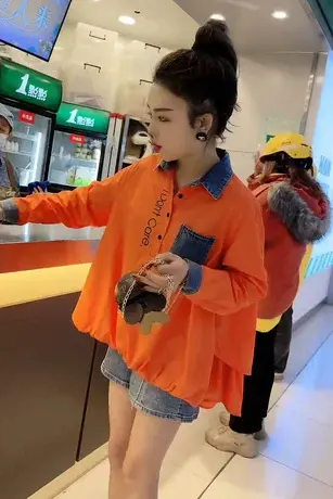 ins洋气宽松上衣防晒衫女欧货春夏字母印花牛仔拼接中长款衬衫女图片