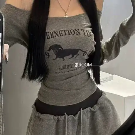 秋季新款时尚长袖修身显瘦打底衫女上衣性感露肩腊肠狗印花t恤商品大图