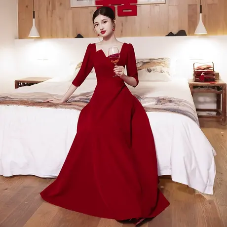 敬酒服新娘2023新款秋季长款丝绒红色礼服简单大方订婚回门设计感图片