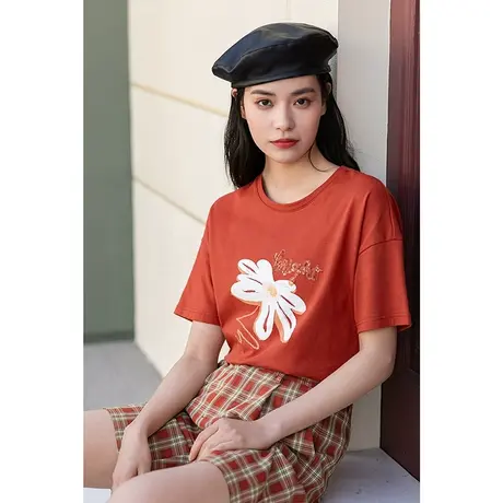茵曼特价清仓夏装油画花卉印花英文珠片绣花圆领短袖T恤上衣图片