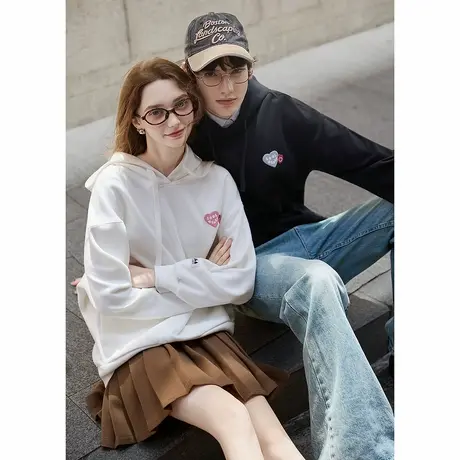 唐狮秋季新款男卫衣连帽休闲情侣男左胸爱心图案印花连帽卫衣TM图片