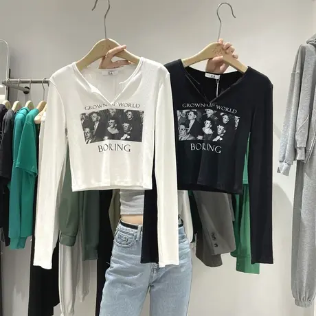 长袖t恤女2021秋装新款韩版潮V领人像图案修身弹力螺纹百搭打底衫商品大图