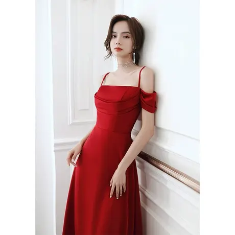 一字肩敬酒服新娘2023新款冬季气质婚礼订婚连衣裙酒红色平时可穿图片