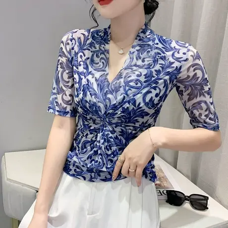 夏装性感网纱V领T恤女中袖小众洋气扭结上衣时尚印花小衫修身体恤商品大图