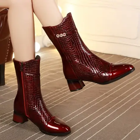 时尚漆皮秋季大码女靴41一43中跟真皮中筒靴加绒粗跟皮靴新款2023图片