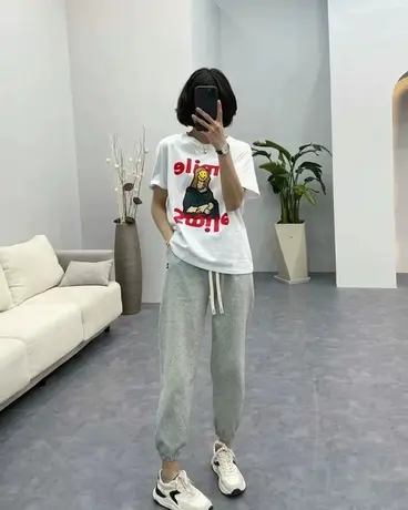 欧洲站2023夏季新款动漫字母印花短袖女T恤宽松时尚百搭上衣潮款图片