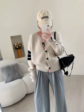 多巴胺穿搭显瘦V领针织开衫女秋冬新款宽松软糯学生毛衣外套上衣商品大图