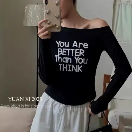 十三行斜领露肩字母印花长袖T恤女2025秋季新款显瘦修身上衣潮商品大图