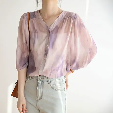 【清仓到手仅需99元】短袖V领衬衫女轻薄防晒晕染雪纺上衣图片